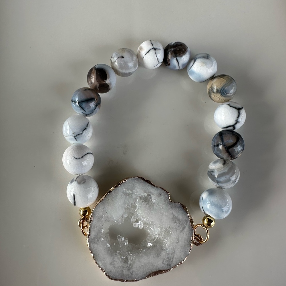 🤩New Gold and White Geode Bracelet - Picture 3 of 4